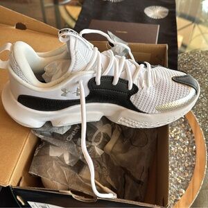 Under Armour UA FLOW FUTR X 3 WHT/ BLANC M8.5/W10 NWT + Box
$85 $145
Size: 10